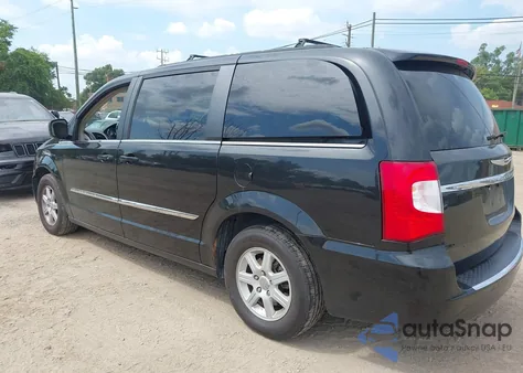 2013 Chrysler Town & Country Touring z USA, uszkodzony, nr VIN 2C4RC1BG4DR503363